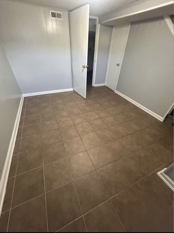 6911 Gough St - Photo 5 of 11