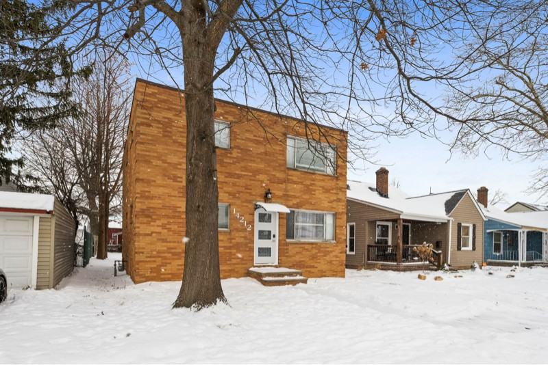 14212 Leroy Ave - Photo 2 of 16