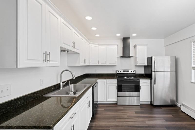 14212 Leroy Ave - Photo 3 of 16