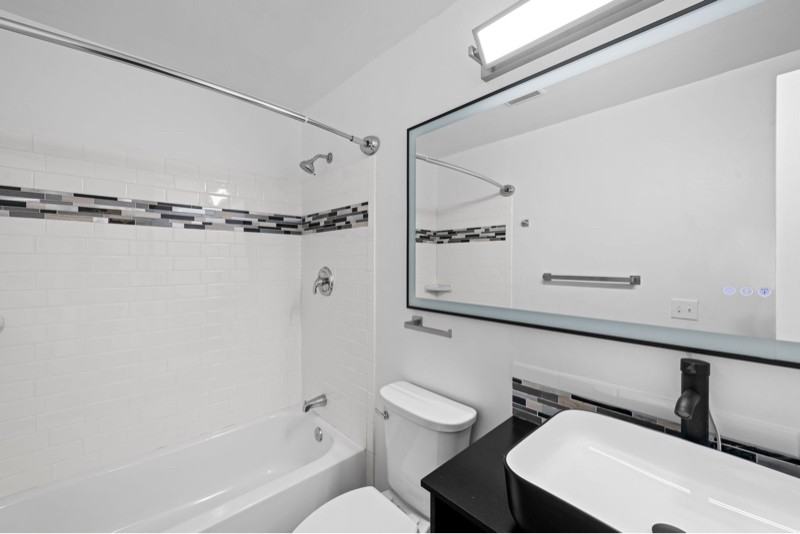 14212 Leroy Ave - Photo 5 of 16