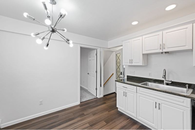 14212 Leroy Ave - Photo 7 of 16