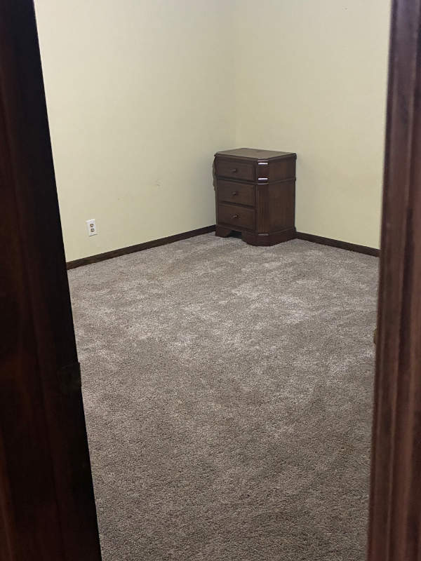 W649 Hillview Dr - Photo 4 of 20