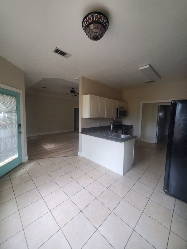 1061 Gage Dr - Photo 6 of 14