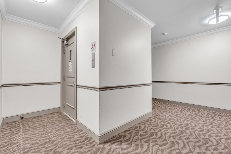 232 Eden Roc - Photo 4 of 20