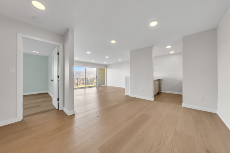 232 Eden Roc - Photo 5 of 20