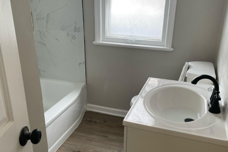 18406 Lewis Dr - Photo 3 of 11