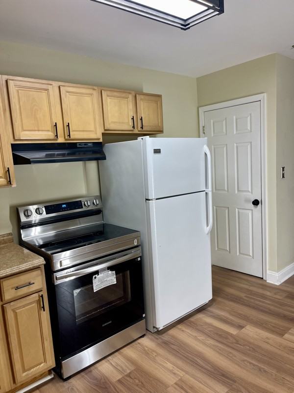 919 Gray St - Photo 3 of 15