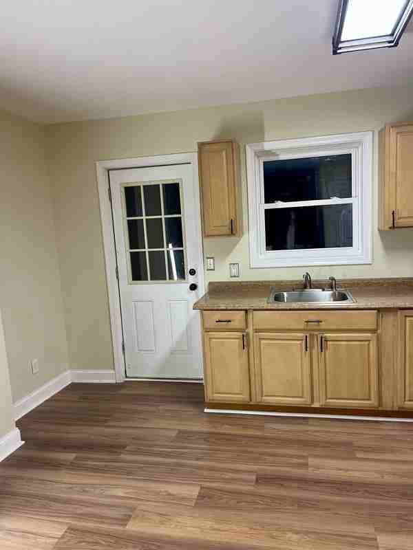 919 Gray St - Photo 4 of 15