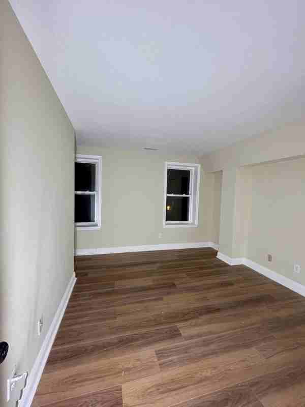 919 Gray St - Photo 7 of 15