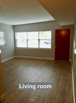 321 S Brown Ave - Photo 3 of 14