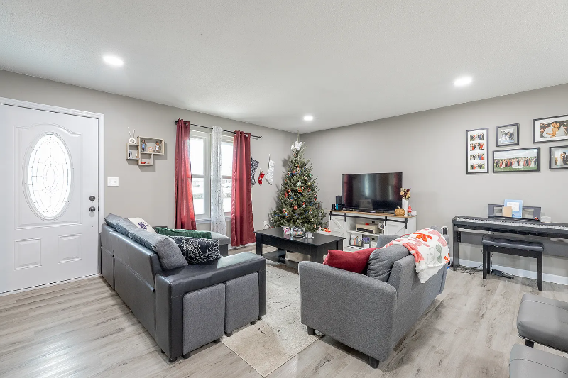 1705 Milne St - Photo 2 of 12