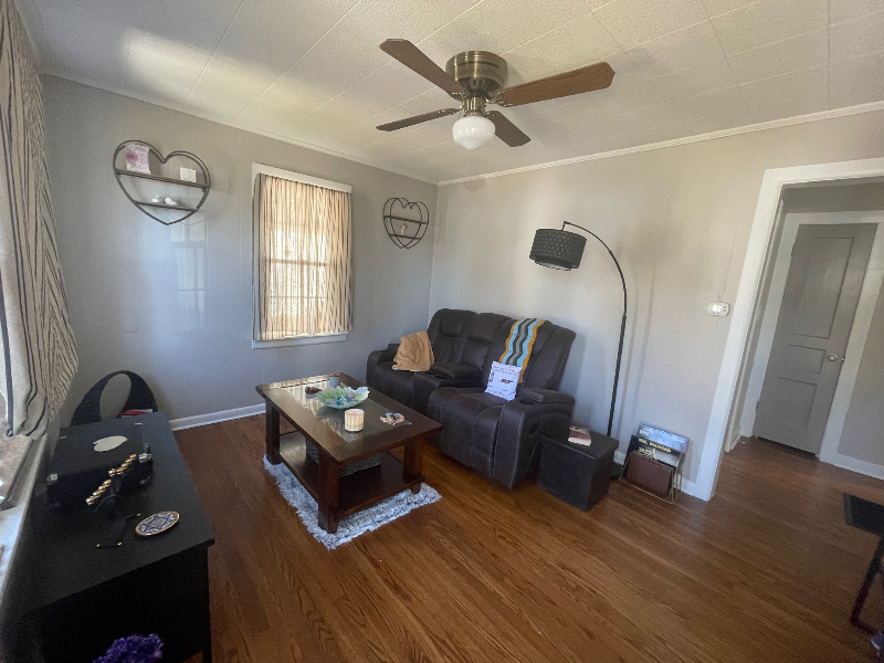 1901 Cherry St - Photo 2 of 13