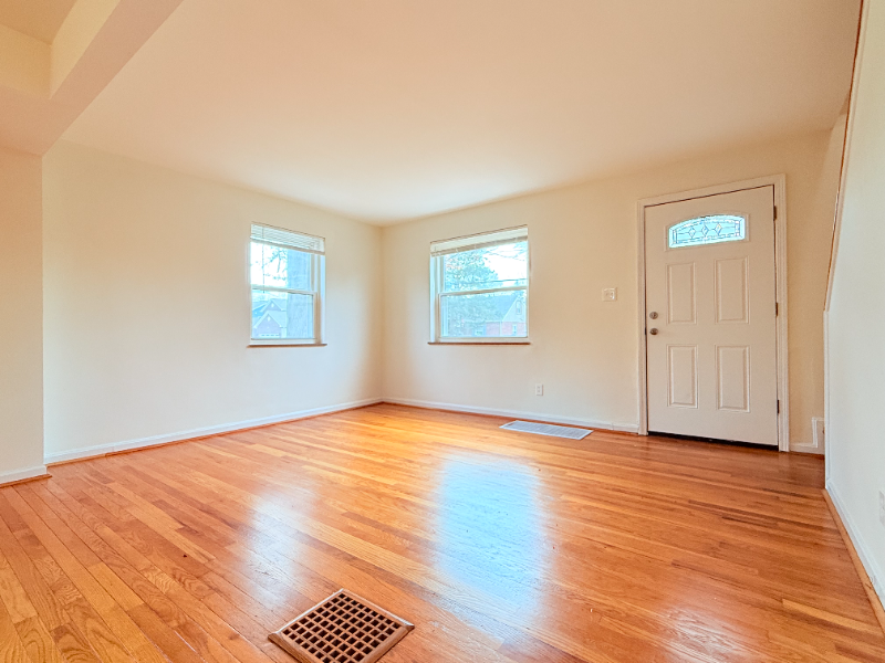 4540 Victor Ave - Photo 4 of 20