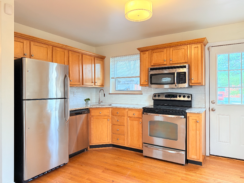 4540 Victor Ave - Photo 7 of 20