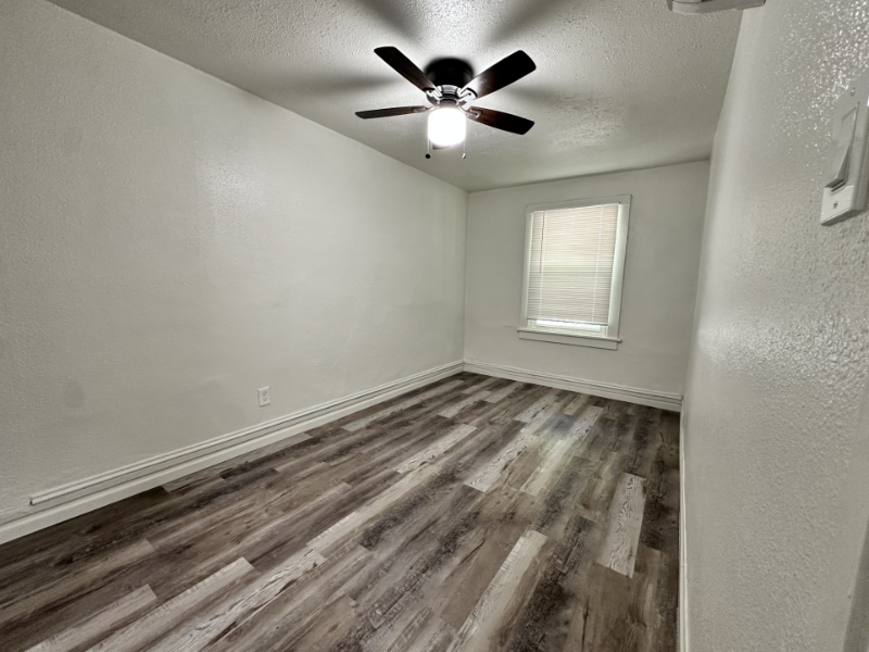 614 E St #8 - Photo 4 of 6