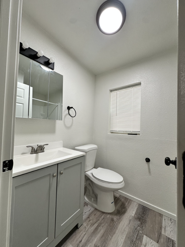 614 E St #8 - Photo 6 of 6