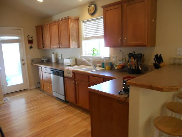 482 Nw Sandpiper Ave - Photo 4 of 17