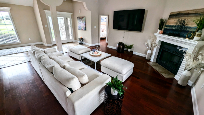 3115 Village Cir - Photo 3 of 7