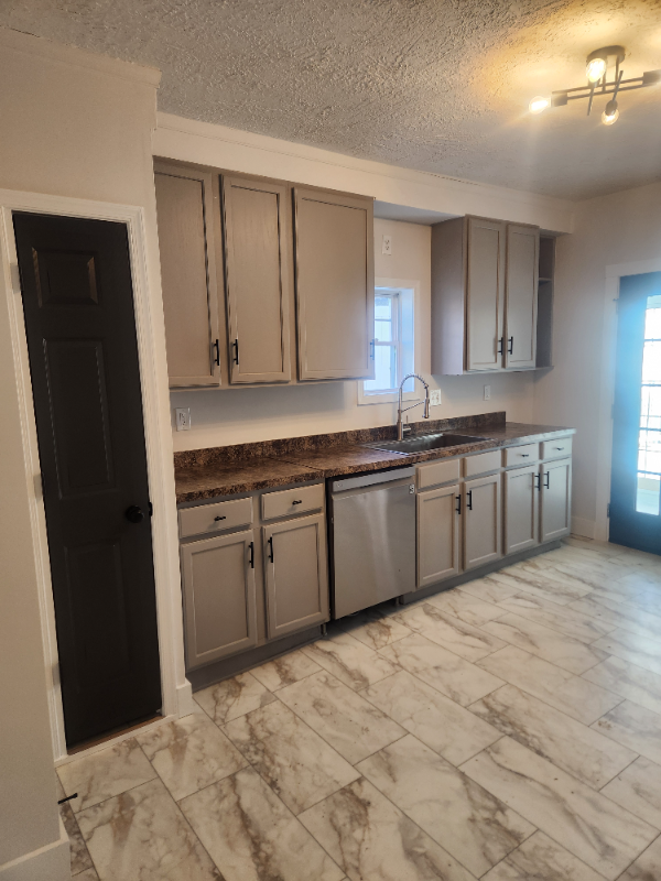 145 N Main St - Photo 4 of 20