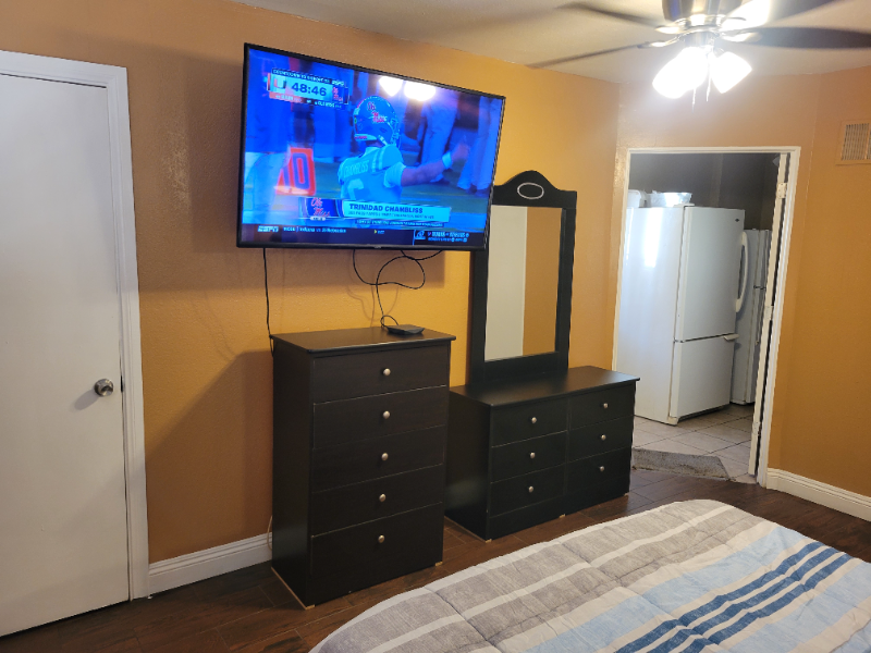 405 Leonard Ave #C - Photo 2 of 3