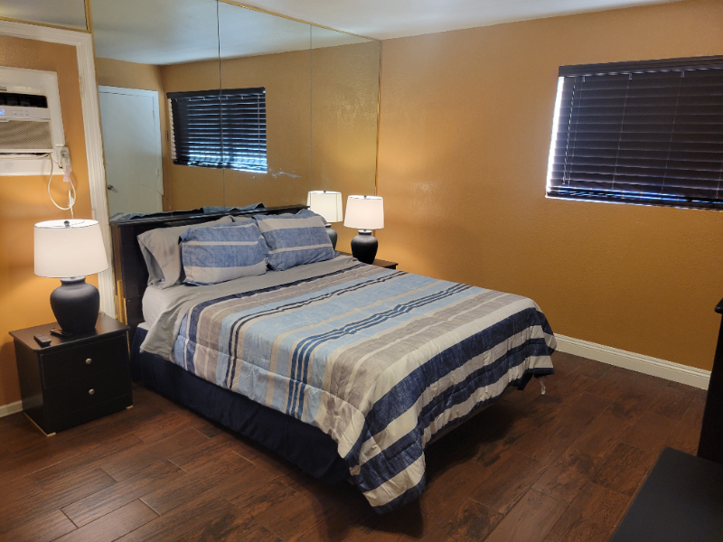 405 Leonard Ave #C - Photo 3 of 3