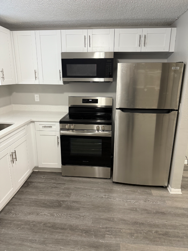 1713 E Idell St #B - Photo 2 of 10