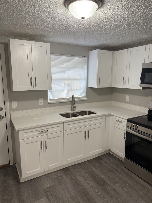 1713 E Idell St #B - Photo 3 of 10