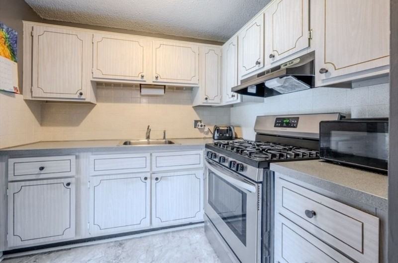 341 Pawtucket Blvd - Photo 6 of 14