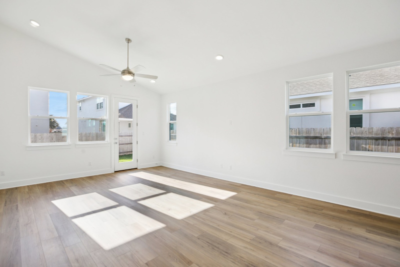 1004 Yaupon Holly Dr - Photo 5 of 20