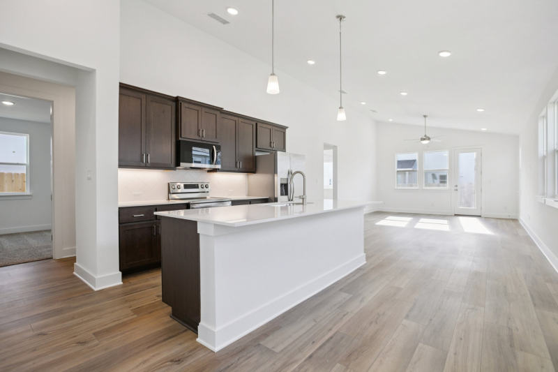 1004 Yaupon Holly Dr - Photo 7 of 20