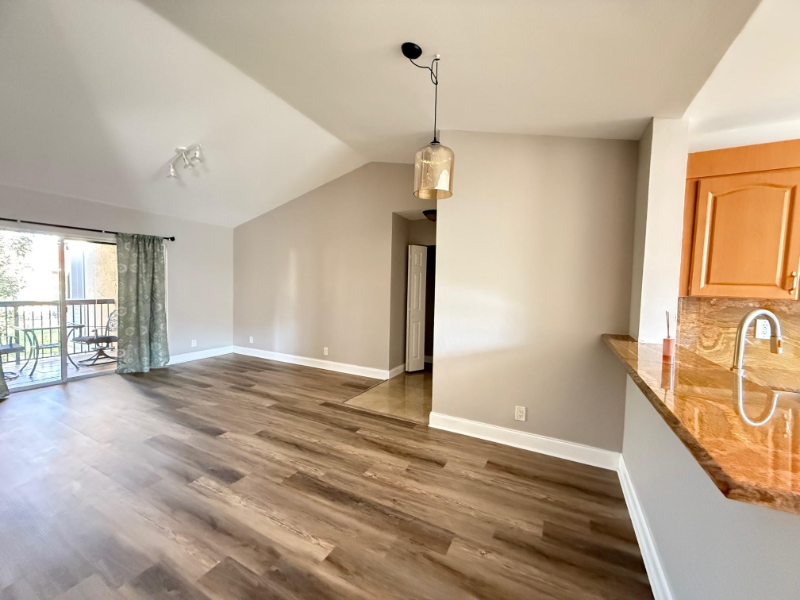 5781 Riverside Dr - Photo 7 of 9