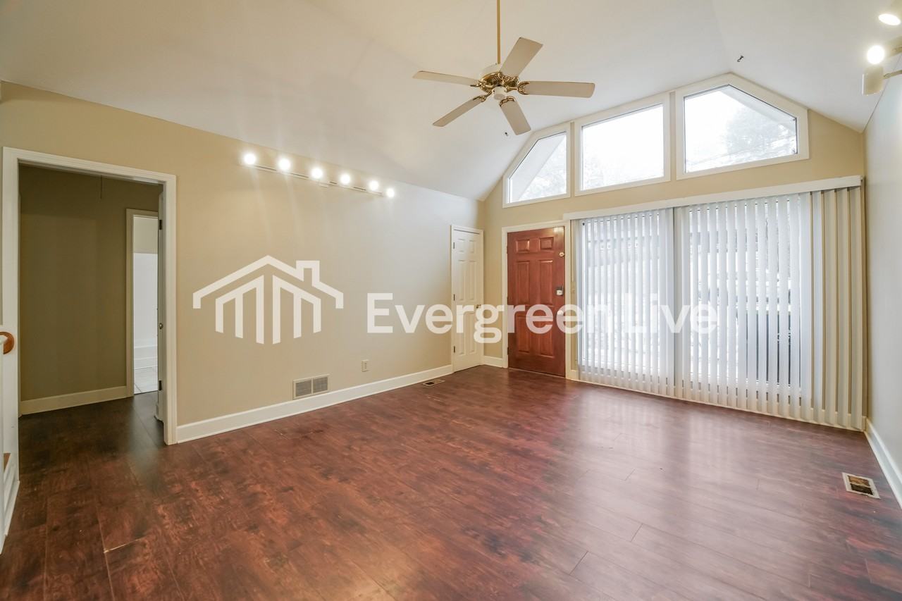 6253 S Skyline Dr - Photo 3 of 15