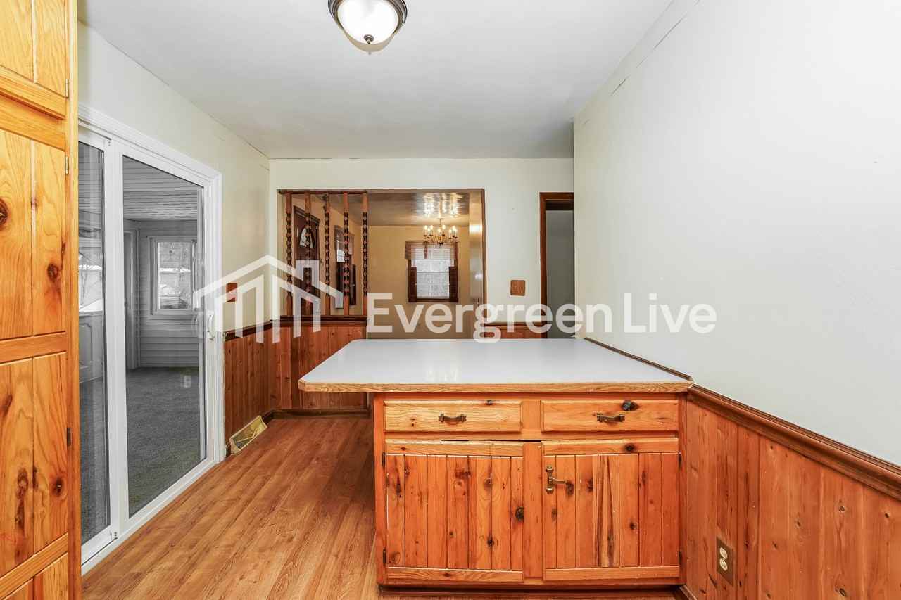 220 Glendale Ave - Photo 5 of 15