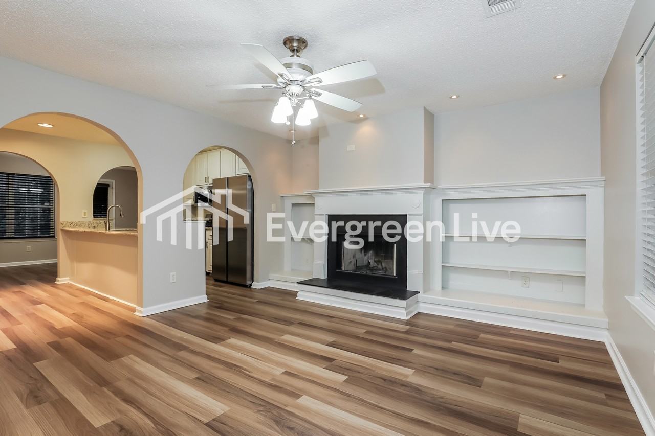 4020 Meadow Glen Way - Photo 2 of 15