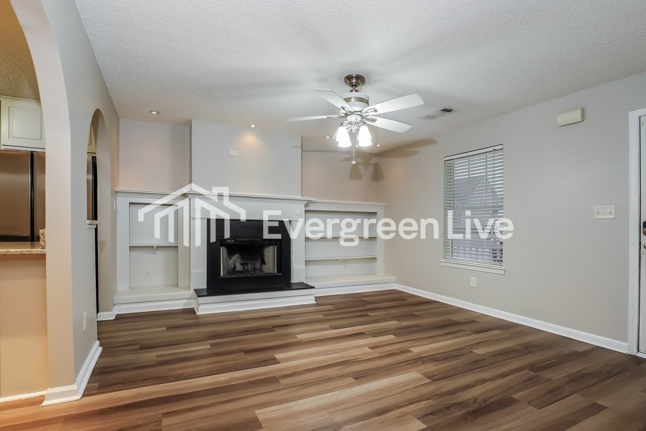 4020 Meadow Glen Way - Photo 3 of 15