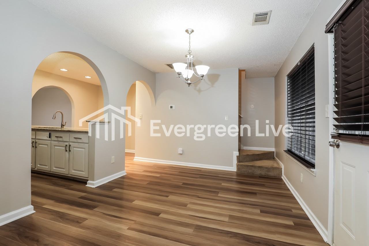 4020 Meadow Glen Way - Photo 4 of 15