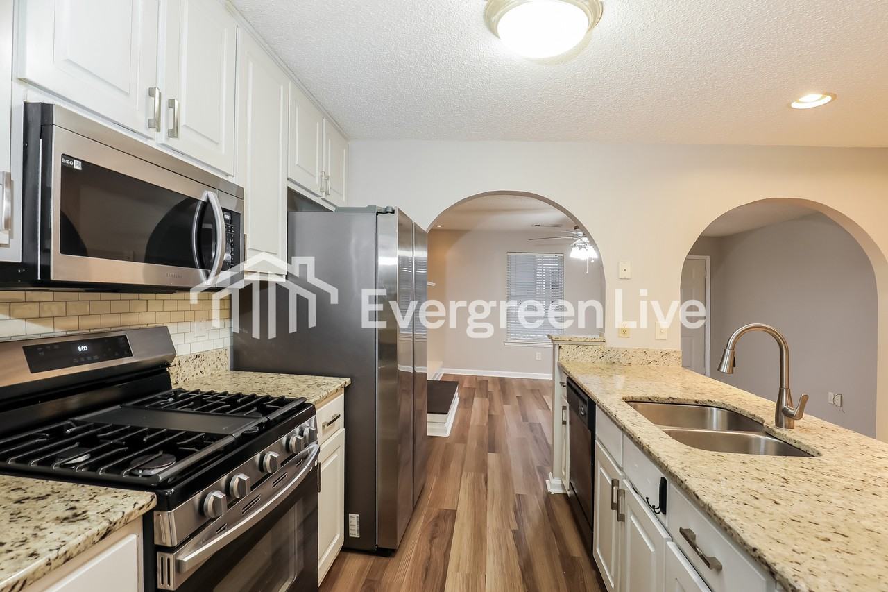 4020 Meadow Glen Way - Photo 6 of 15