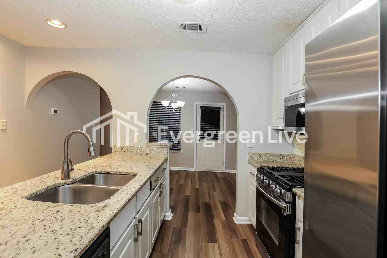 4020 Meadow Glen Way - Photo 7 of 15