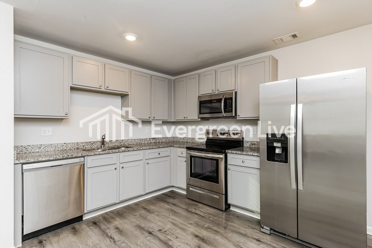 119 Kingston Ct - Photo 4 of 15