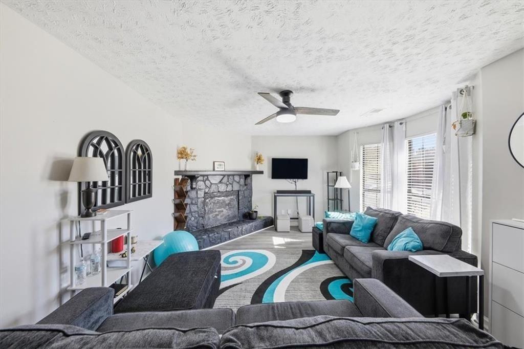 3682 Stephanie Ct - Photo 5 of 15