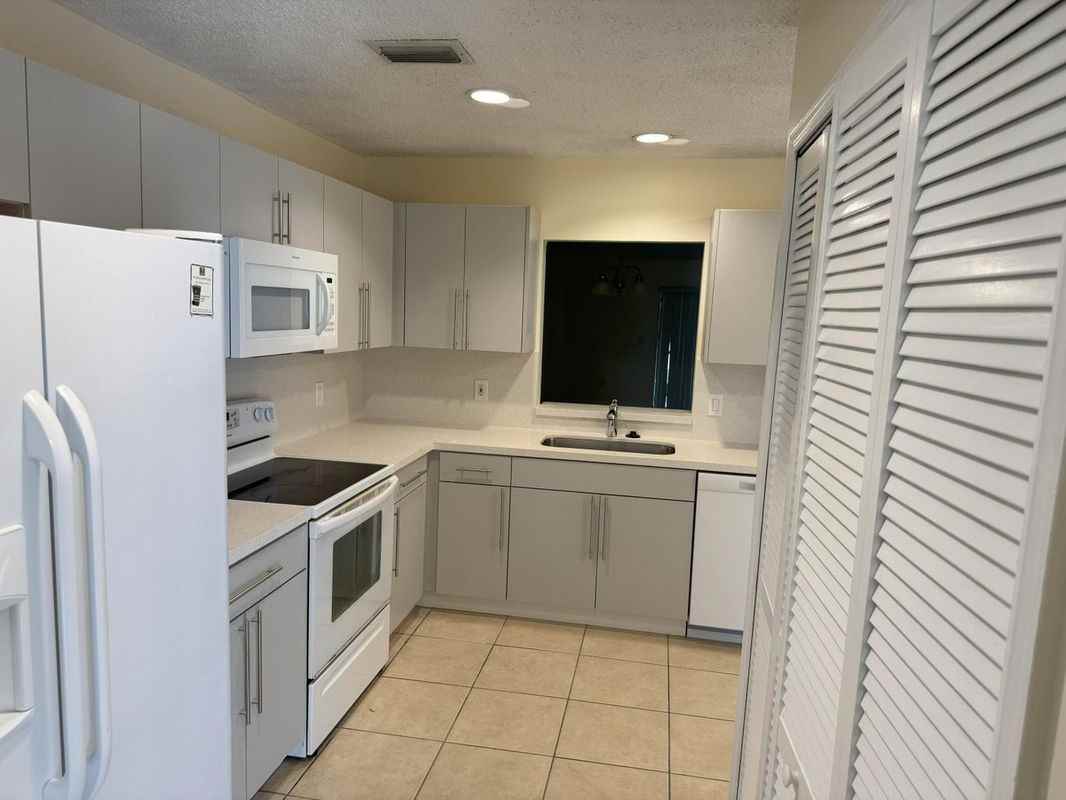 1218 White Pine Dr - Photo 2 of 13