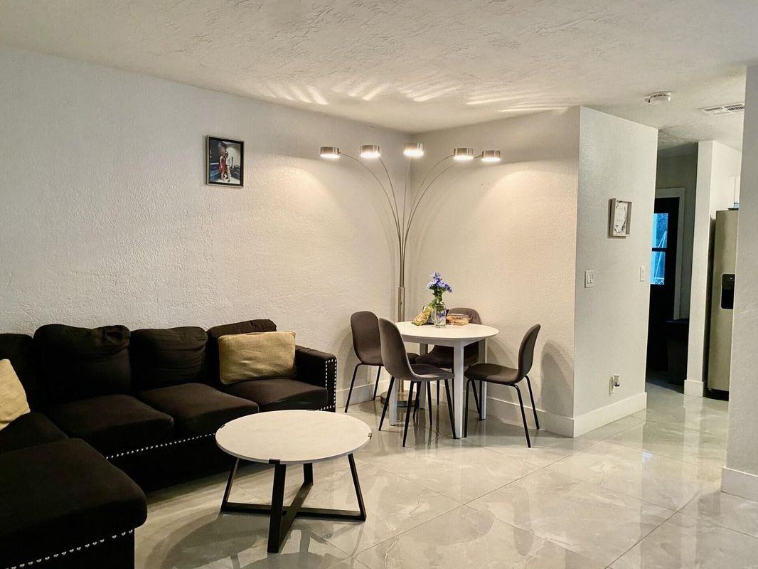 1353 9th St - Photo 4 of 10