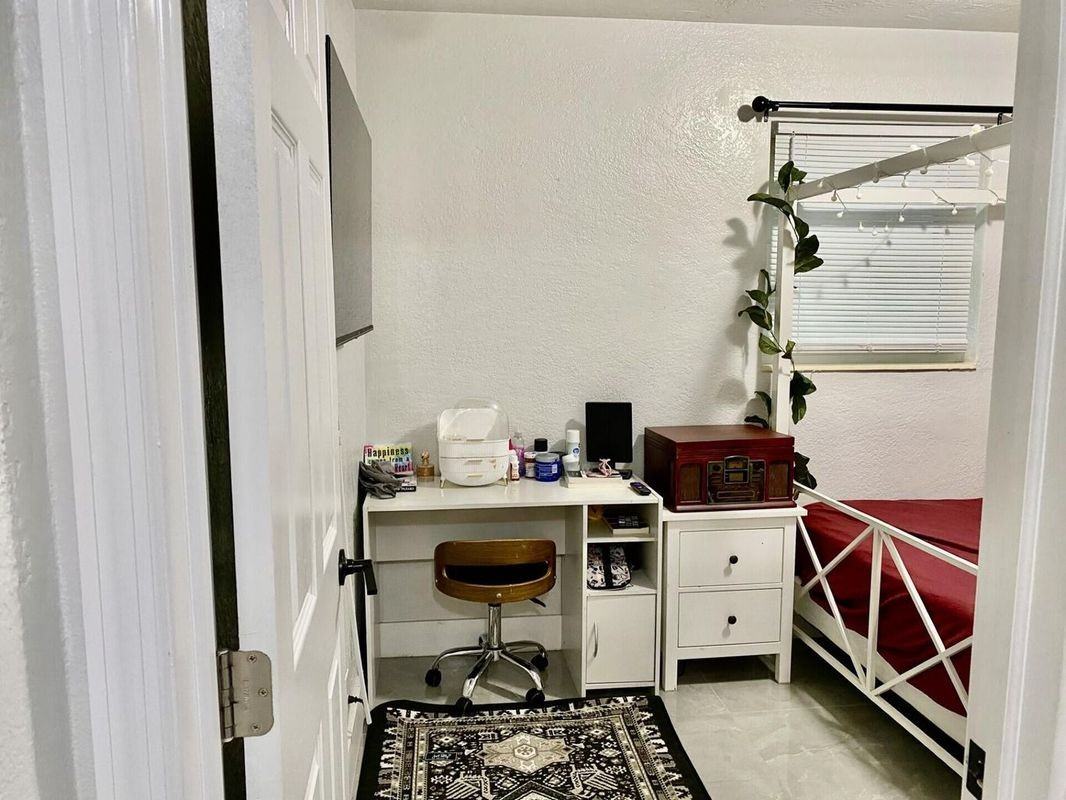 1353 9th St - Photo 7 of 10