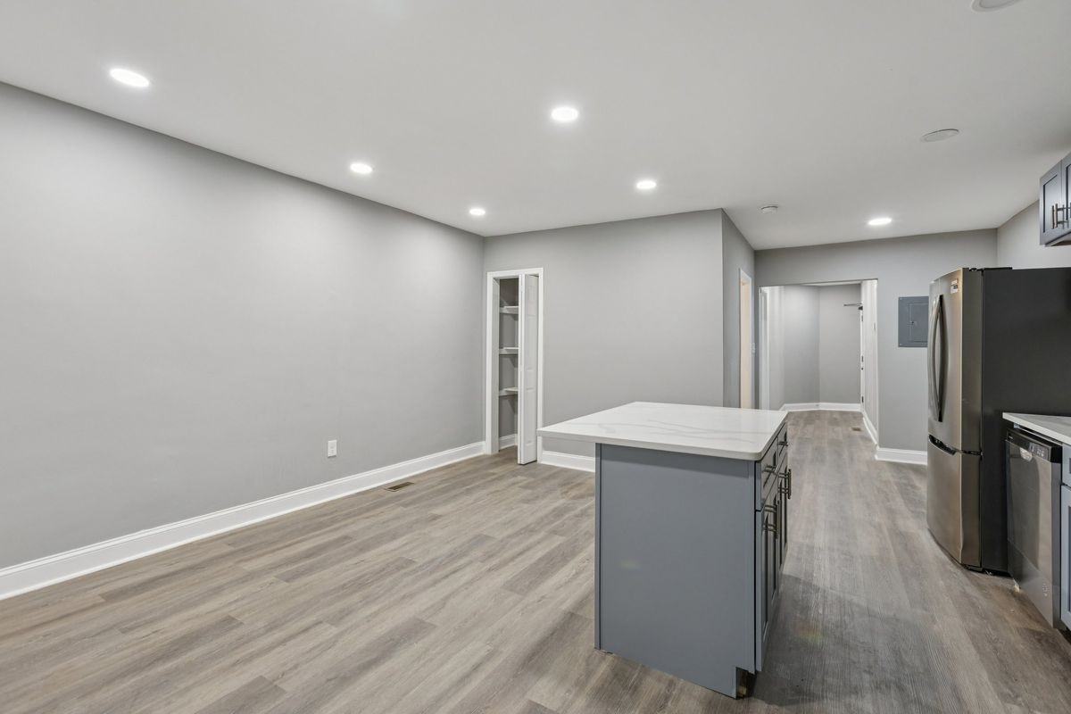 405 34th St Se - Photo 3 of 11