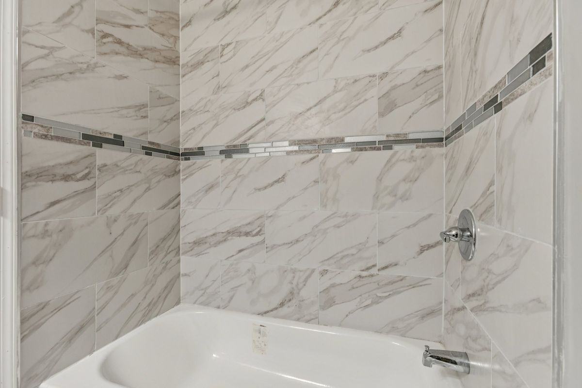 405 34th St Se - Photo 7 of 11