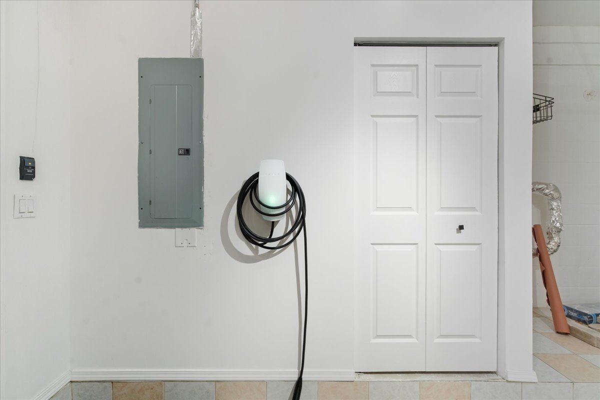 839 W 14th Pl - Photo 4 of 16