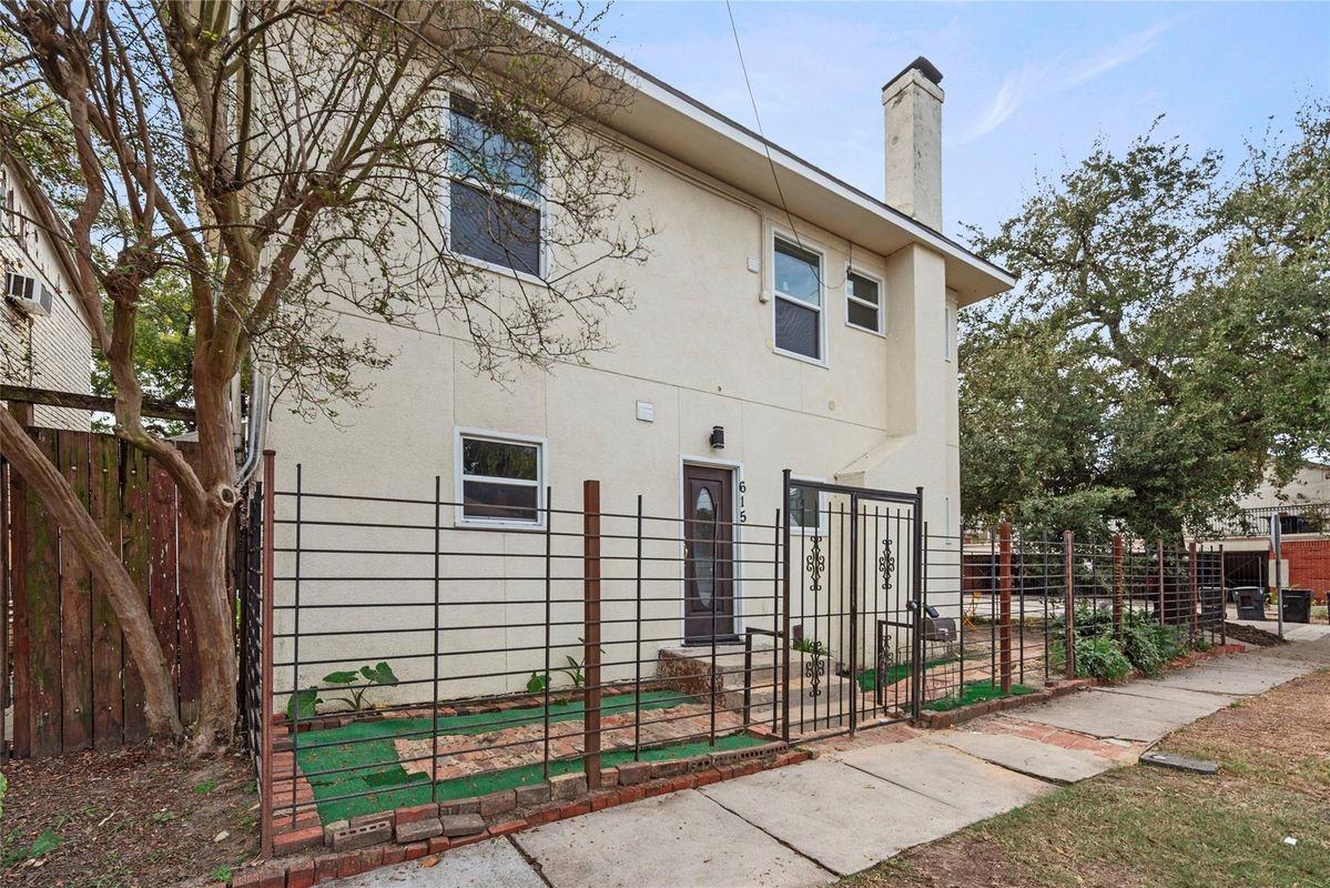 615 Pacific St - Photo 2 of 30