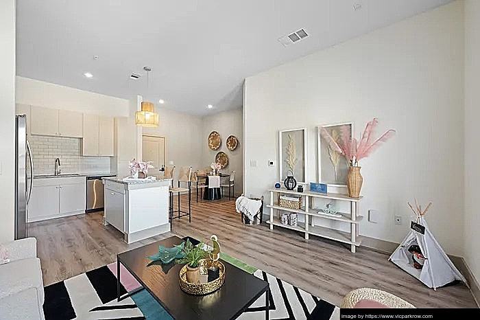 18210 Park Row Boulevard - Photo 3 of 7