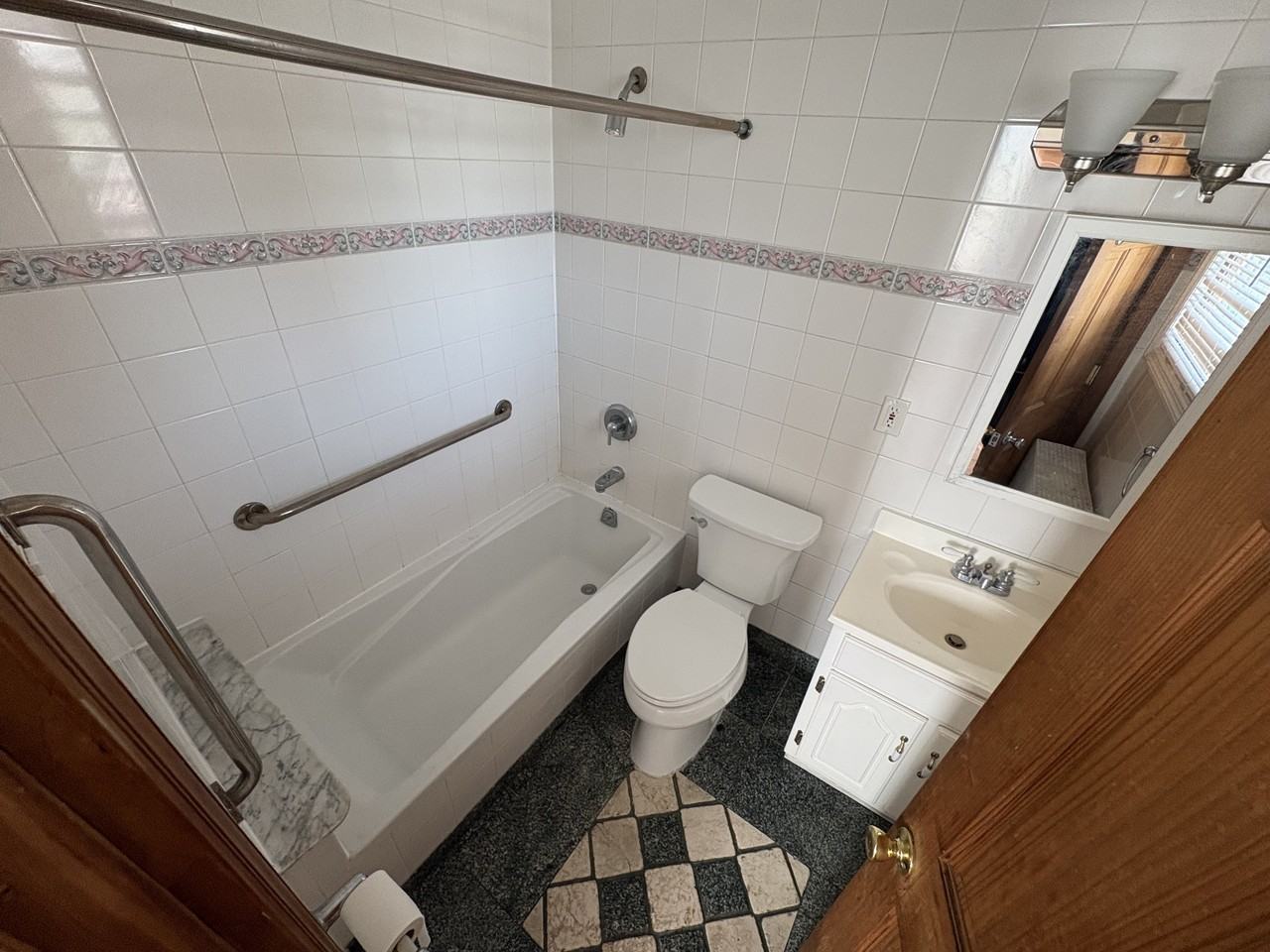 70 Carleton Avenue #3 - Photo 5 of 7