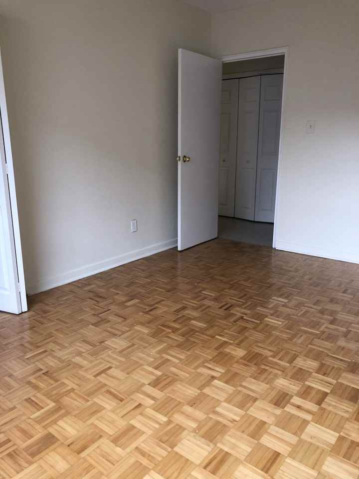 Eglinton Court Apartments - Photo 4 of 6